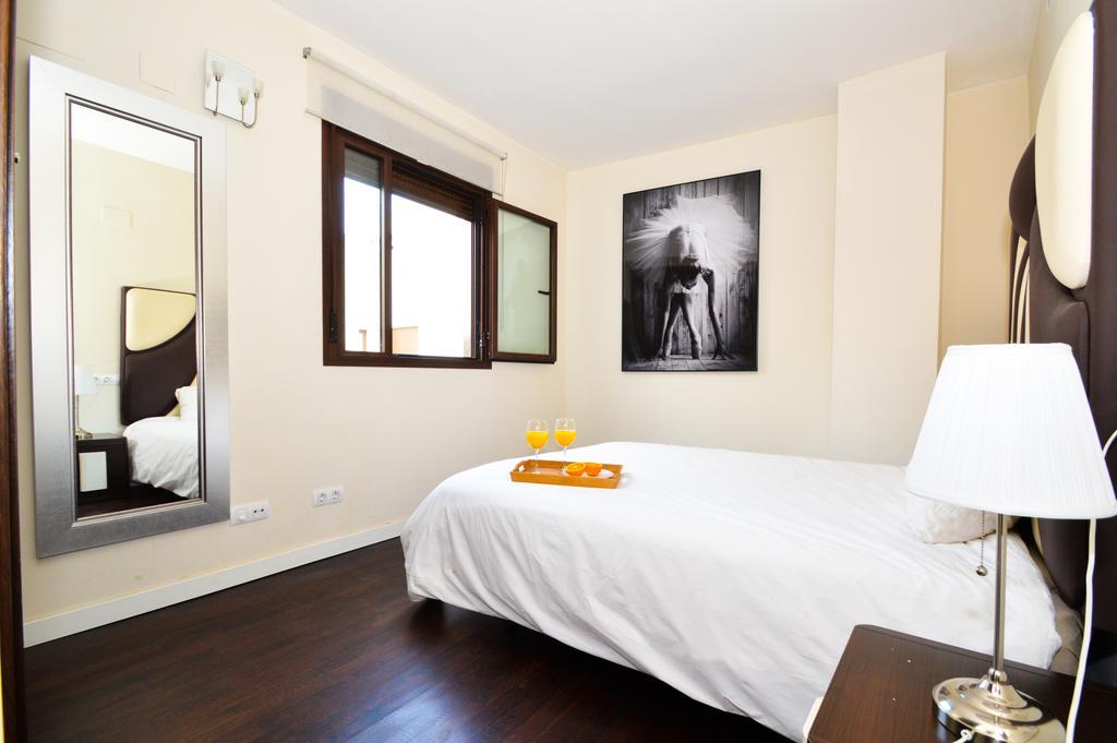 The Zentral Museo Apartment Seville Exterior photo